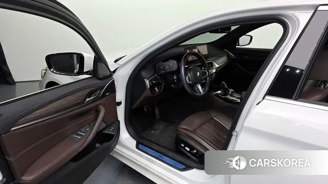 BMW 5 Series (G30) id 3012792 из Кореи 20