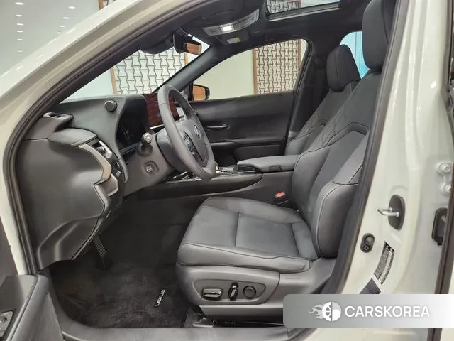 Lexus UX300h id 3079931 из Кореи 15