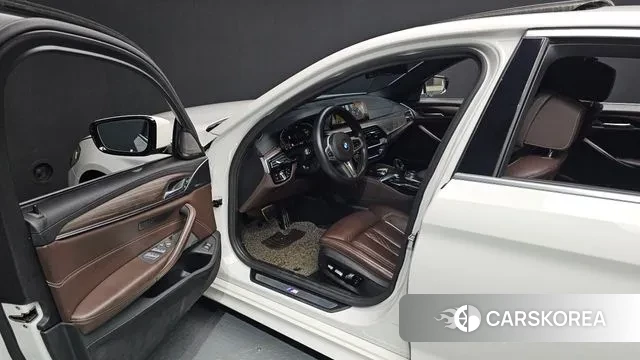 BMW 5 Series (G30) id 3307451 из Кореи 20