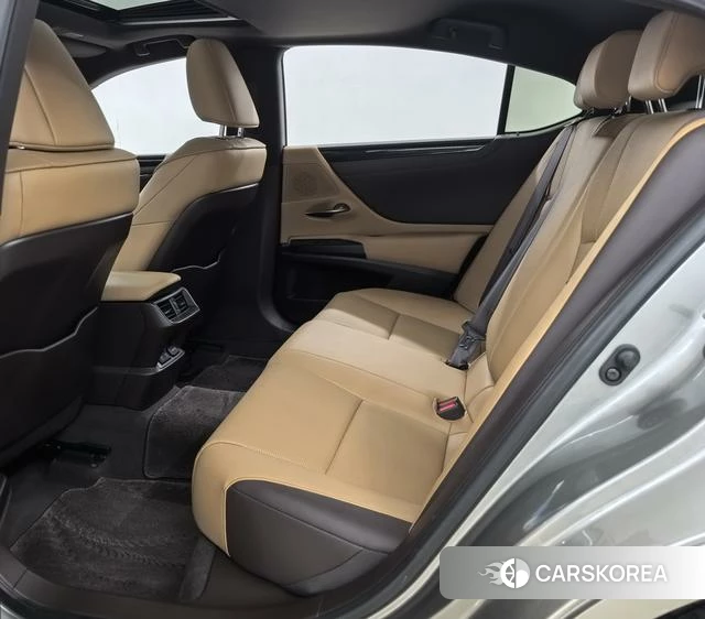 Lexus ES id 4219900 из Китая 18
