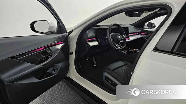 BMW 5 Series (G60) id 3896460 из Кореи 20