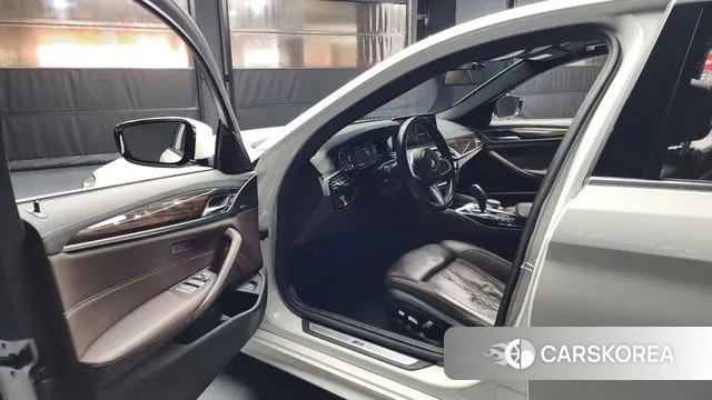 BMW 5 Series (G30) id 3427548 из Кореи 20