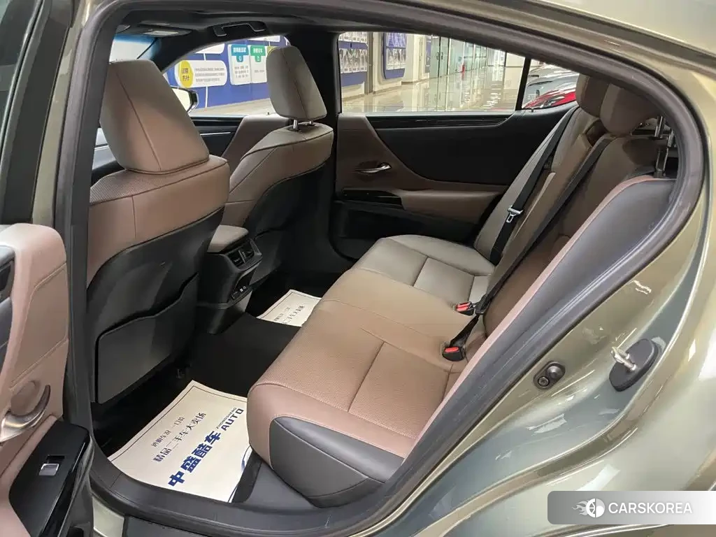 Lexus ES id 4649272 из Китая 26