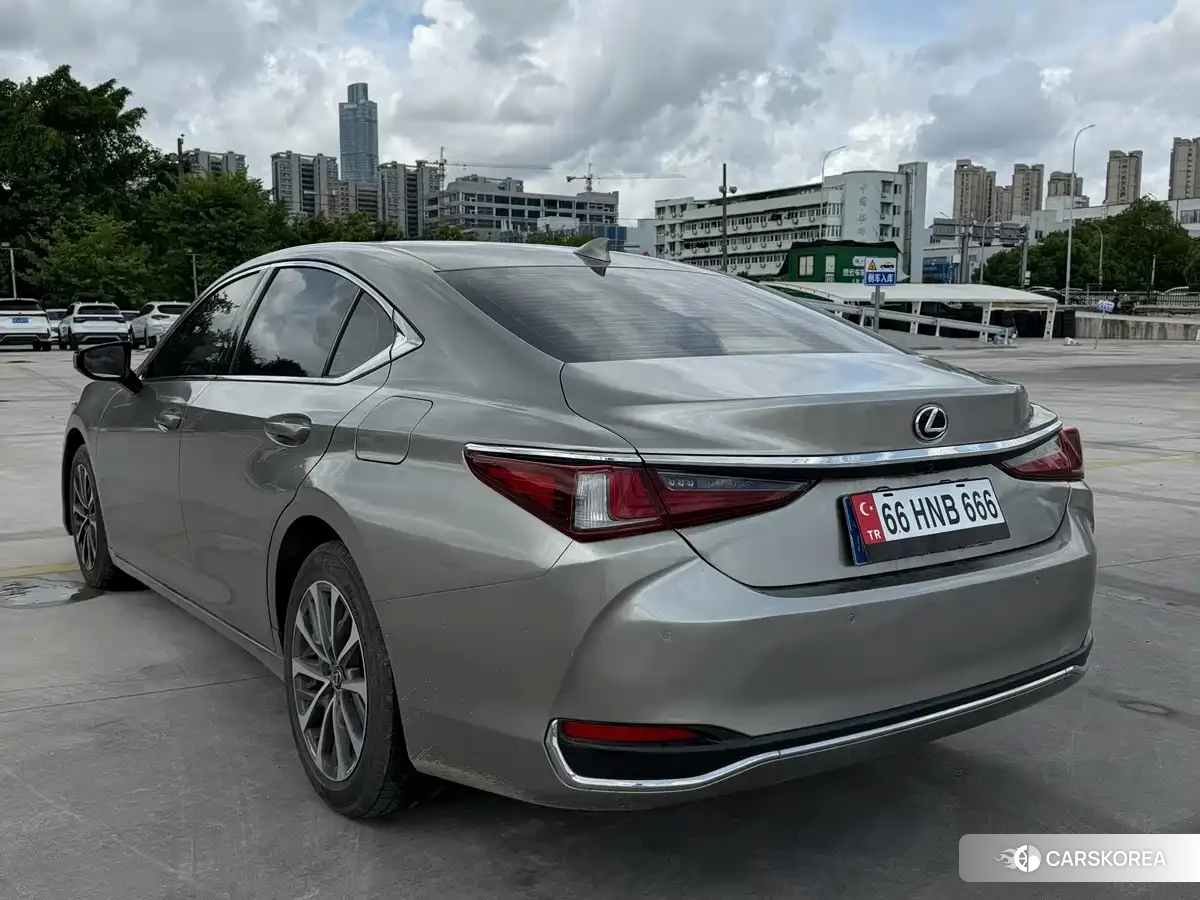Lexus ES id 4669424 из Китая 10
