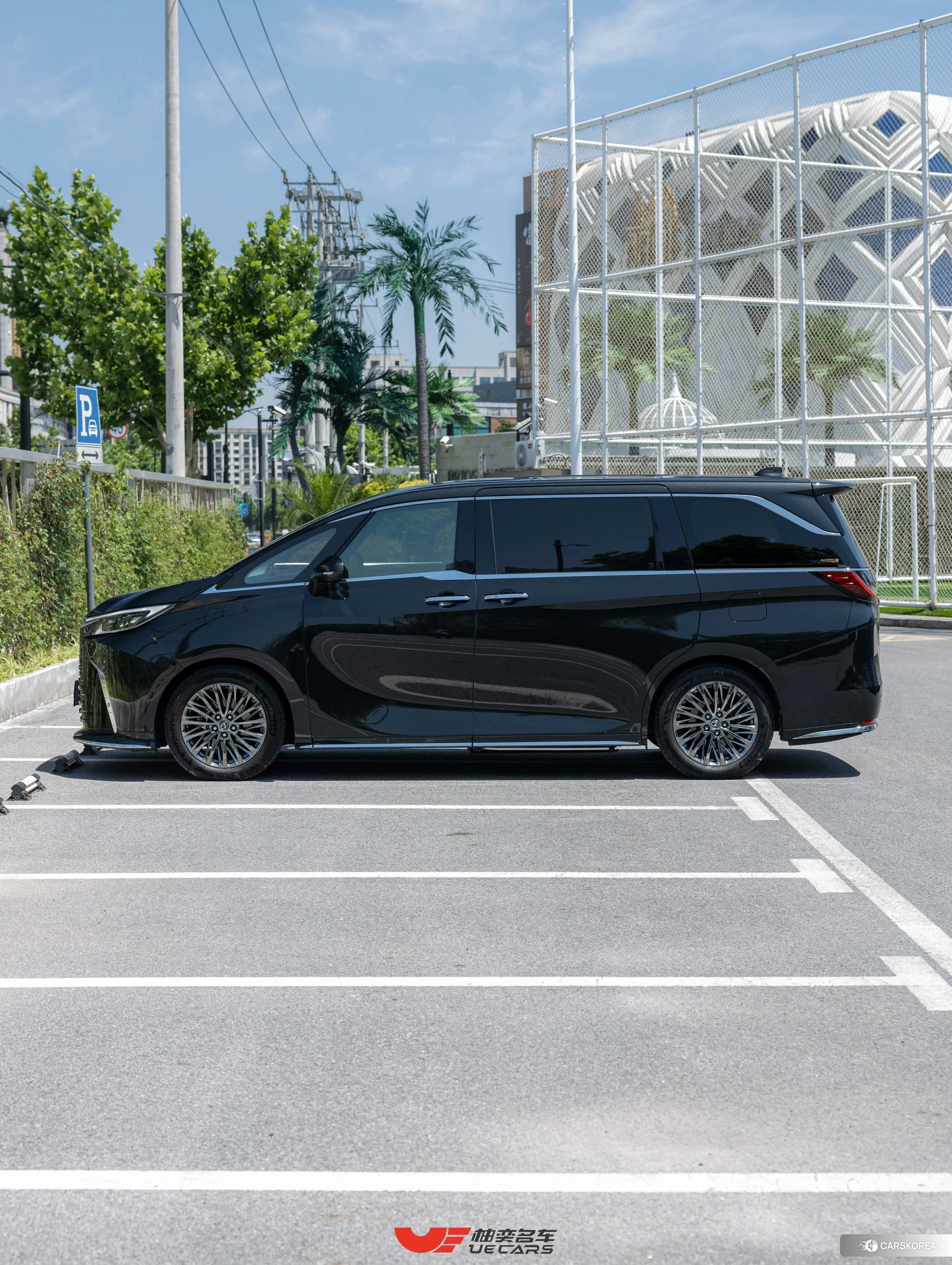Lexus LM id 4440437 из Китая 23