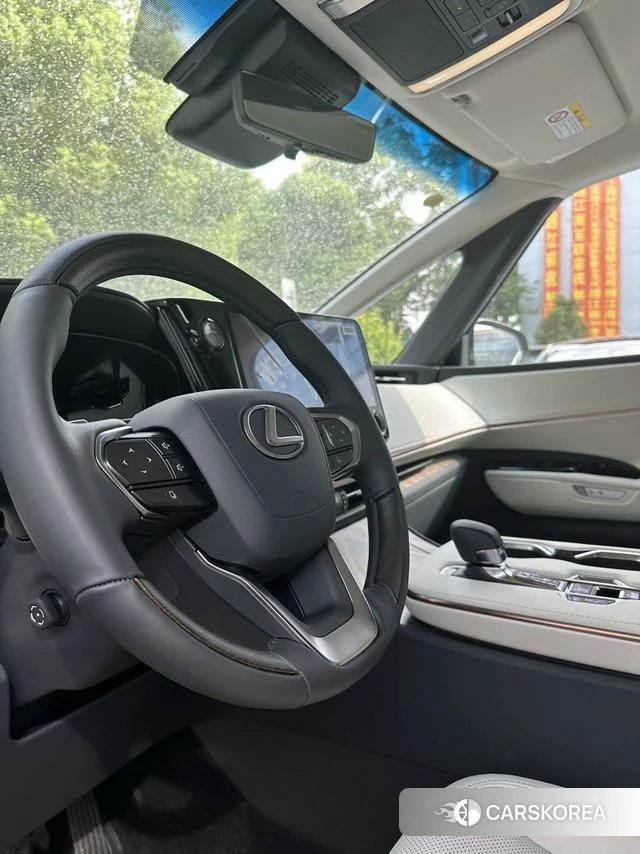 Lexus LM id 4273846 из Китая 14