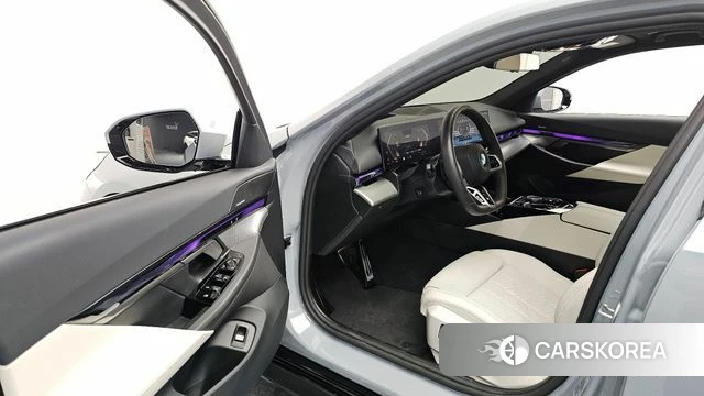 BMW 5 Series (G60) id 3890967 из Кореи 20