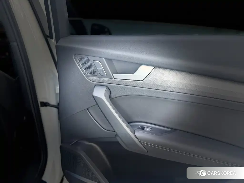 Audi Q5L id 4679651 из Китая 16