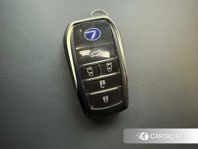 Lexus LM id 4259793 из Китая 20