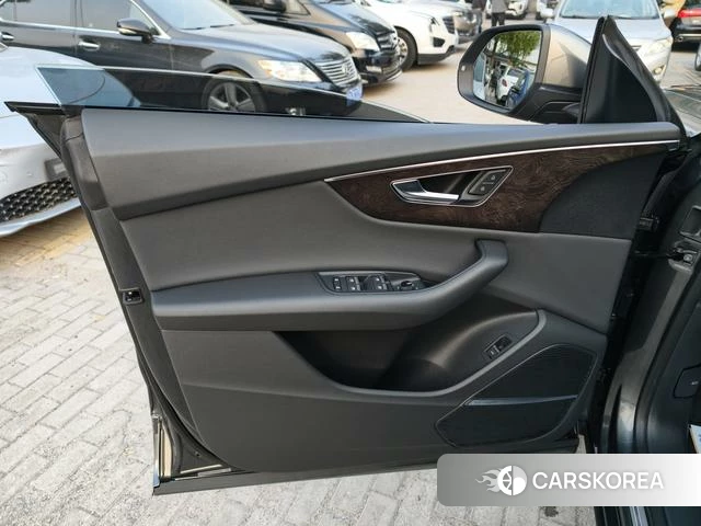 Audi Q8 id 4208798 из Китая 30