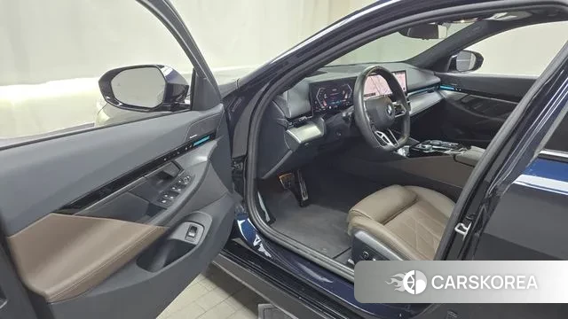 BMW 5 Series (G60) id 3477646 из Кореи 20