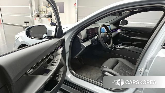 BMW 5 Series (G60) id 3838288 из Кореи 20