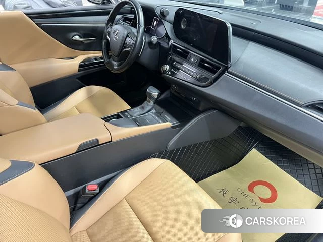 Lexus ES id 4279299 из Китая 21