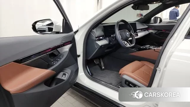 BMW 5 Series (G60) id 3289107 из Кореи 20