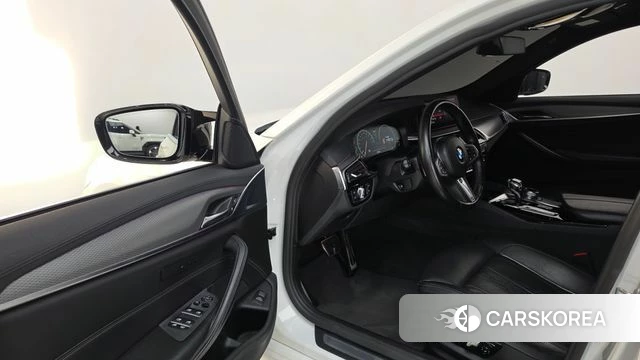 BMW 5 Series (G30) id 4943883 из Кореи 31