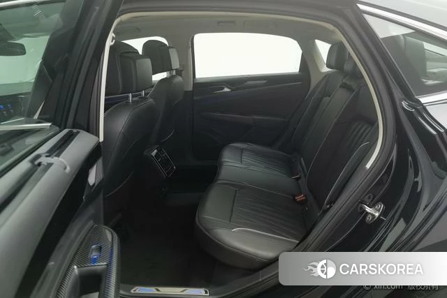 Volkswagen Passat PHEV id 4210577 из Китая 24