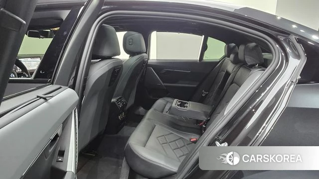 BMW 5 Series (G60) id 4462383 из Кореи 31