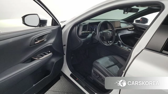 Toyota Crown Crossover id 4607840 из Кореи 32