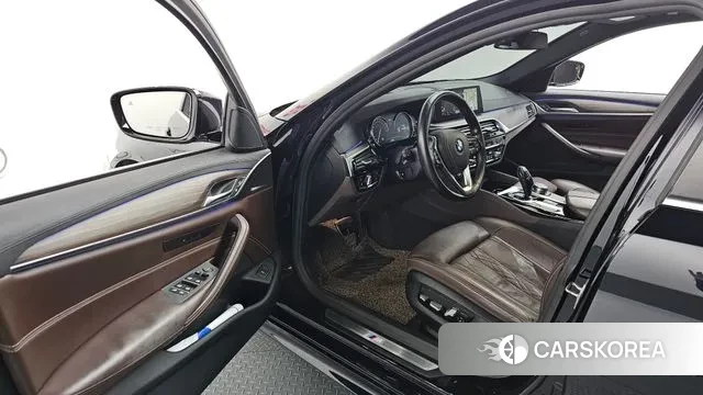 BMW 5 Series (G30) id 3413416 из Кореи 20