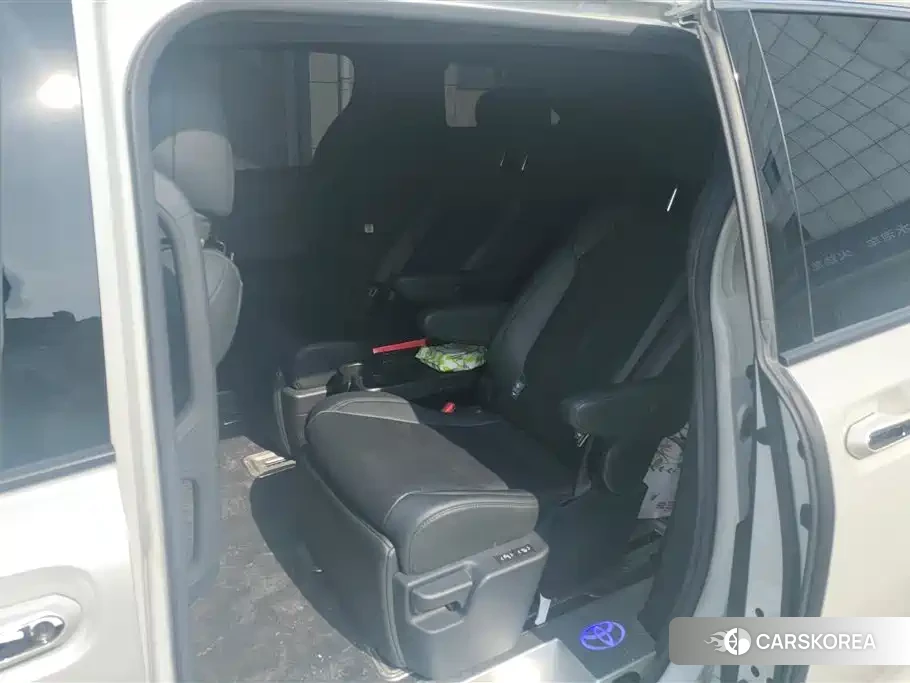Toyota Sienna id 4548205 из Китая 16