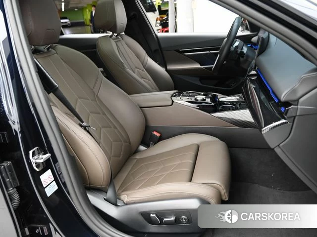 BMW 5 Series (G60) id 4749317 из Кореи 20
