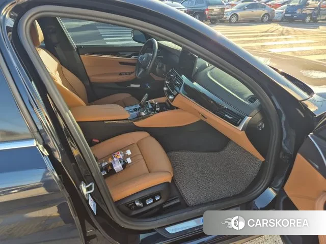 BMW 5 Series (G30) id 3399091 из Кореи 14