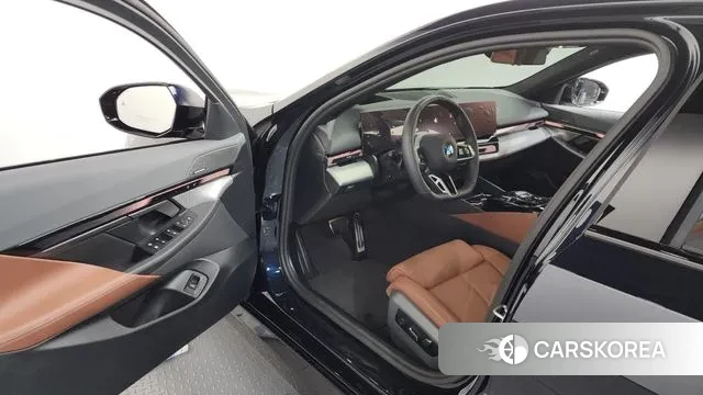 BMW 5 Series (G60) id 3441978 из Кореи 20