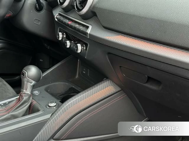 Audi Q2L id 4307486 из Китая 19