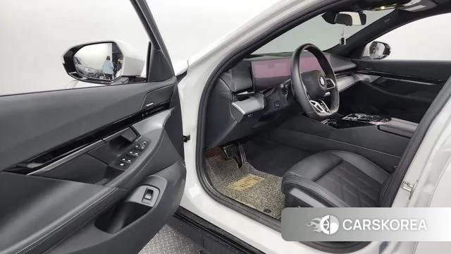 BMW 5 Series (G60) id 3036368 из Кореи 20