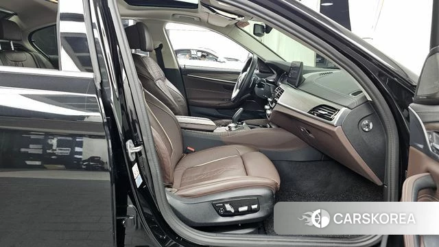 BMW 5 Series (G30) id 3883692 из Кореи 20