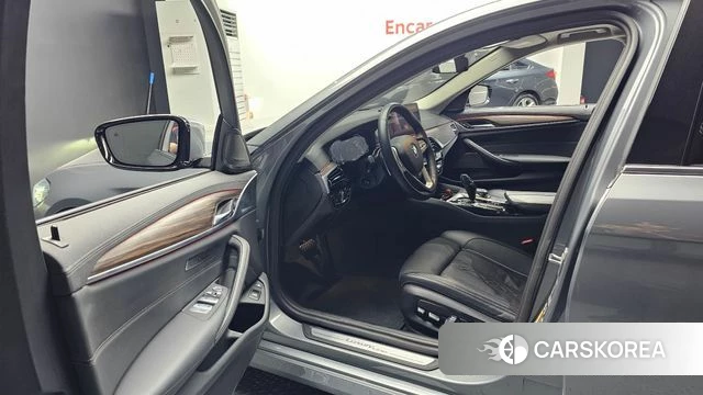 BMW 5 Series (G30) id 4186623 из Кореи 30