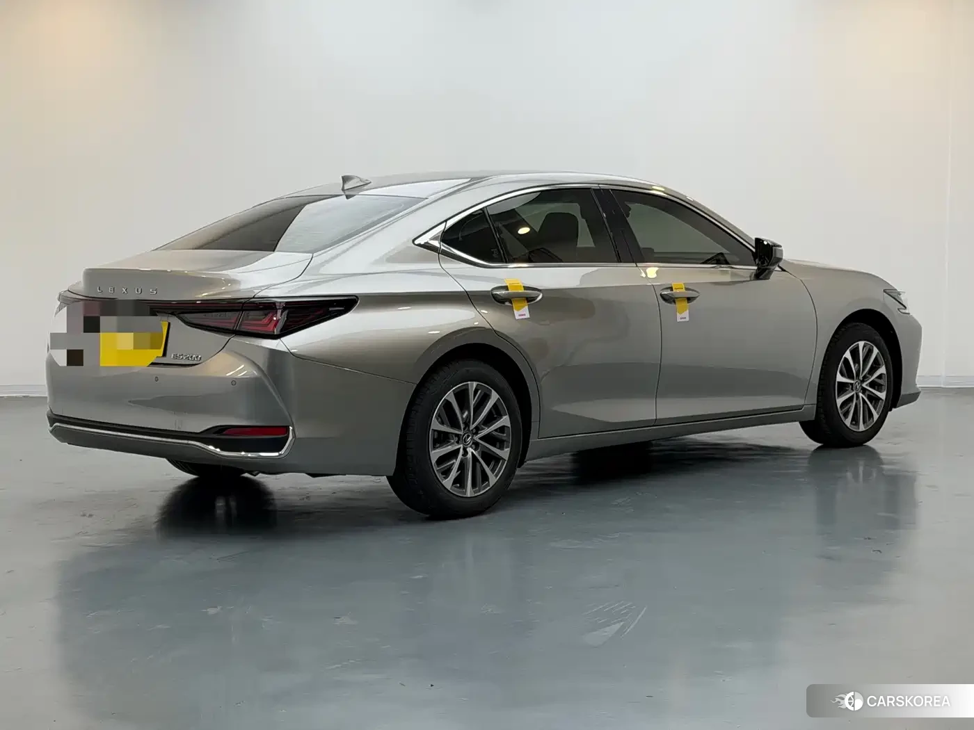 Lexus ES id 4654972 из Китая 18