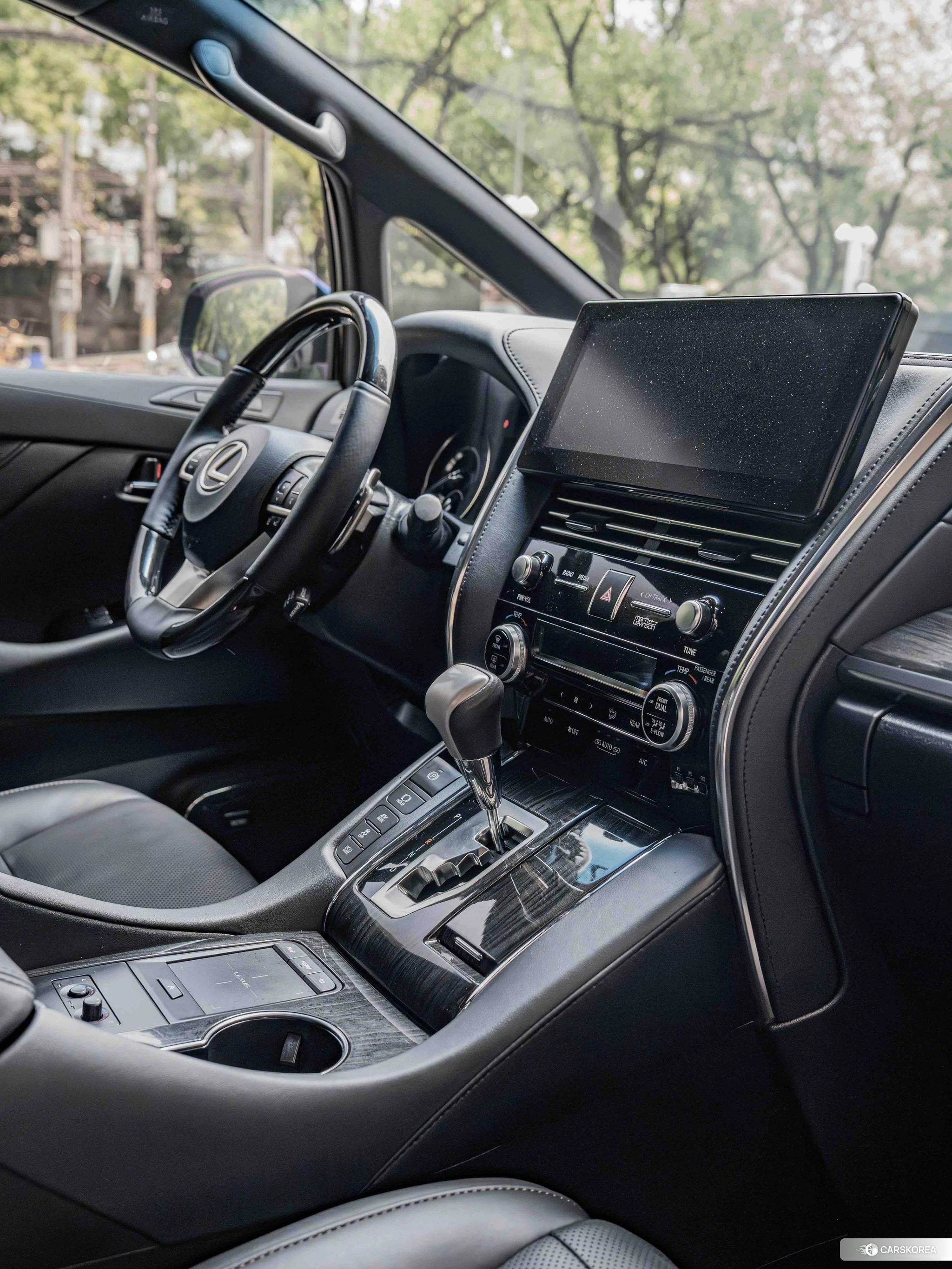Lexus LM id 4512430 из Китая 19