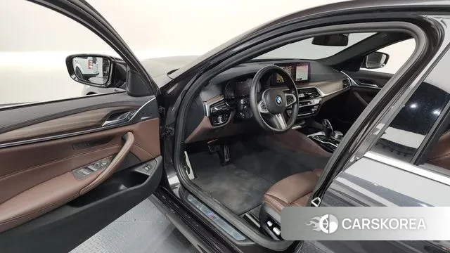 BMW 5 Series (G30) id 3335514 из Кореи 20