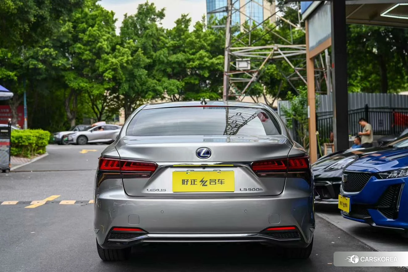 Lexus LS id 4452929 из Китая 17