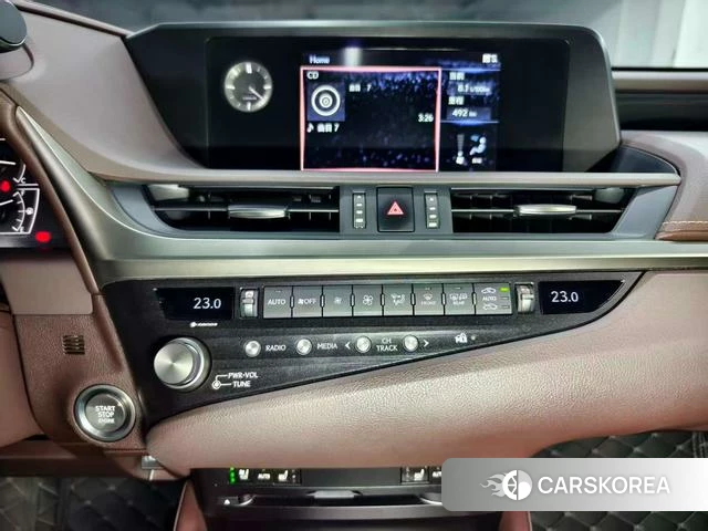 Lexus ES id 4348935 из Китая 22
