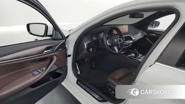 BMW 5 Series (G30) id 3395919 из Кореи 20