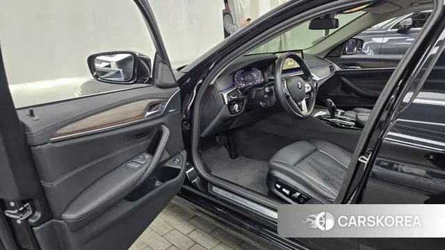 BMW 5 Series (G30) id 3644948 из Кореи 20