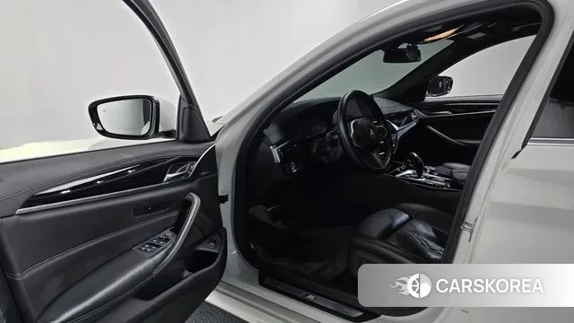 BMW 5 Series (G30) id 3612514 из Кореи 20