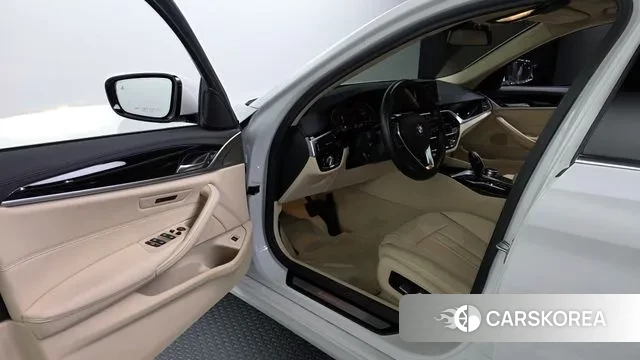 BMW 5 Series (G30) id 3379991 из Кореи 20