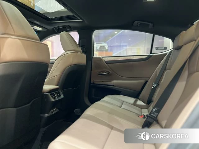 Lexus ES id 3939457 из Китая 20