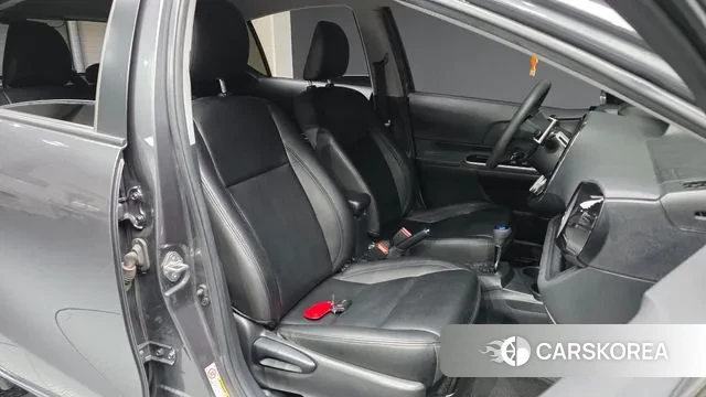 Toyota Prius C id 3449677 из Кореи 20