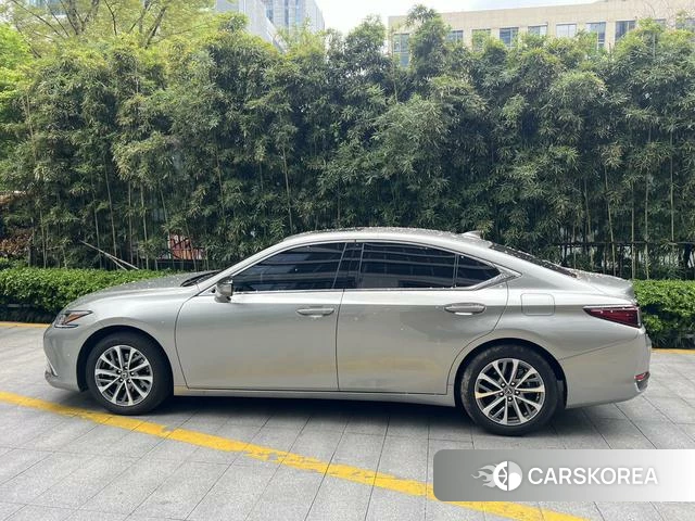 Lexus ES id 4276291 из Китая 11