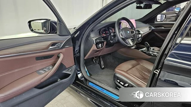 BMW 5 Series (G30) id 3839956 из Кореи 20