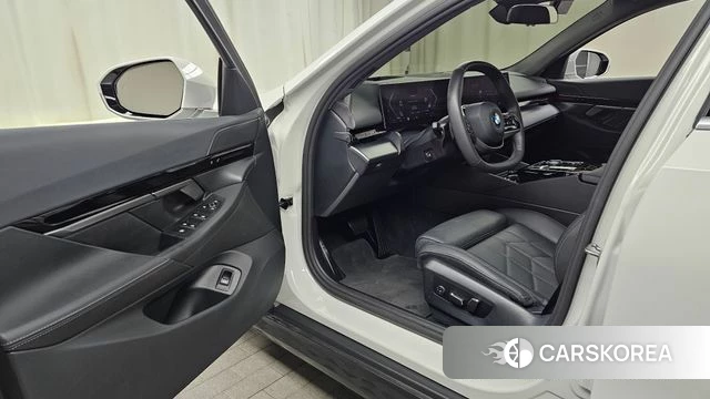 BMW 5 Series (G60) id 3841534 из Кореи 20