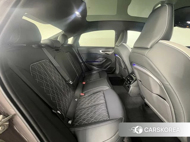Audi A5L id 4333875 из Китая 20