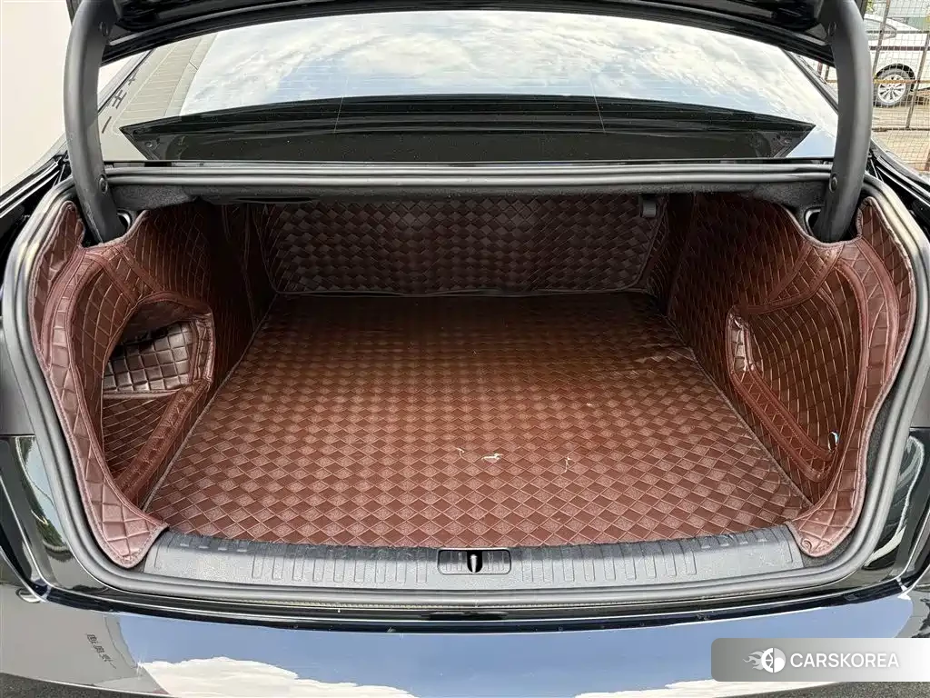 Audi A6L id 4644695 из Китая 11