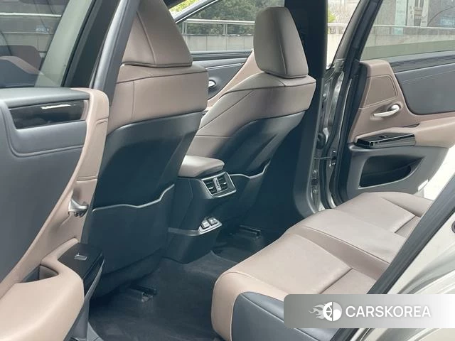 Lexus ES id 4261240 из Китая 15