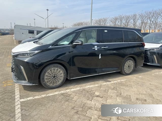Lexus LM id 4239652 из Китая 10