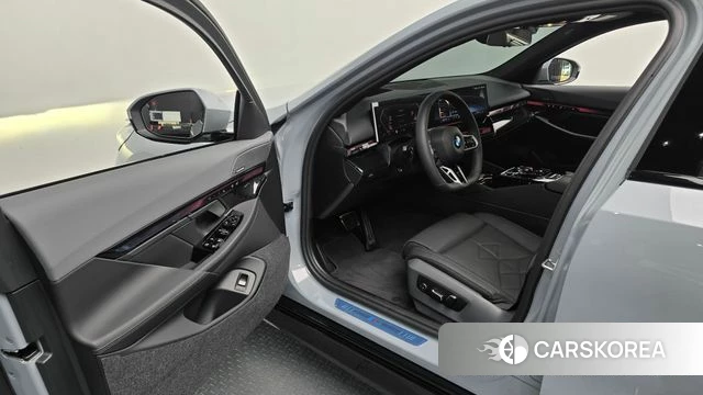 BMW 5 Series (G60) id 4578395 из Кореи 20